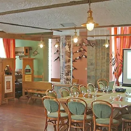 מלון Hotel Skopje 4*