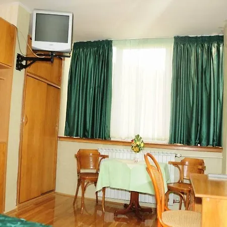 מלון Hotel Skopje 4*